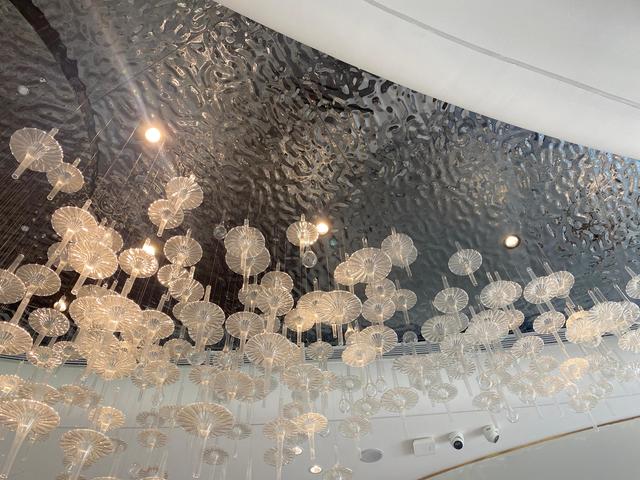 水波紋不銹鋼板：佛山生產(chǎn)廠家和綜合特點(diǎn)詳解