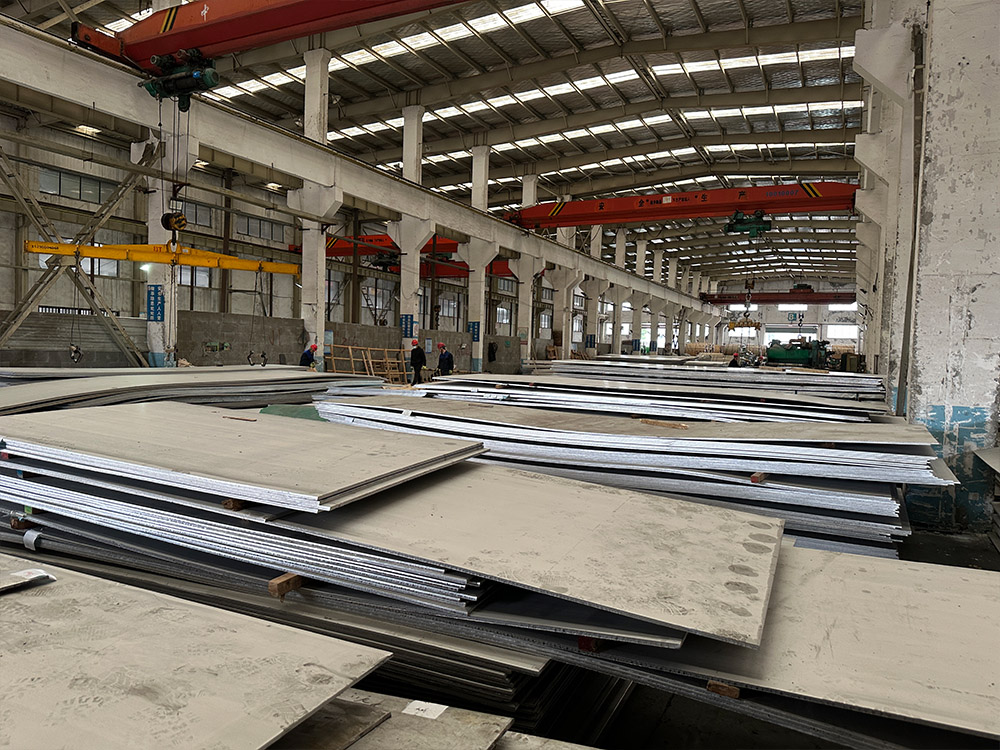 不銹鋼工業(yè)板材車間1.jpg